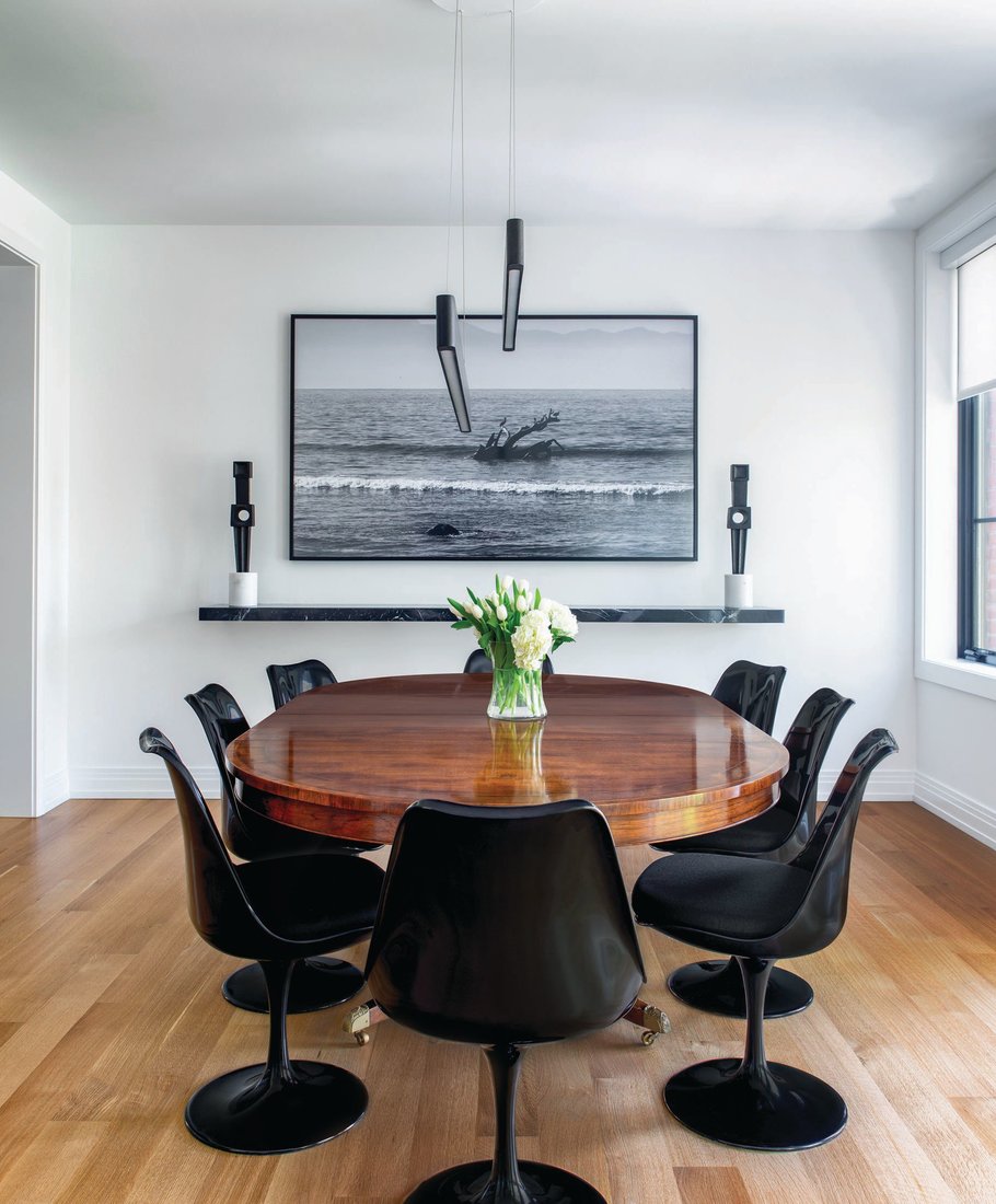 In the dining room, Saarinen chairs add contemporary pop to an antique table. PHOTOGRAPHED BY ANDREW MILLER