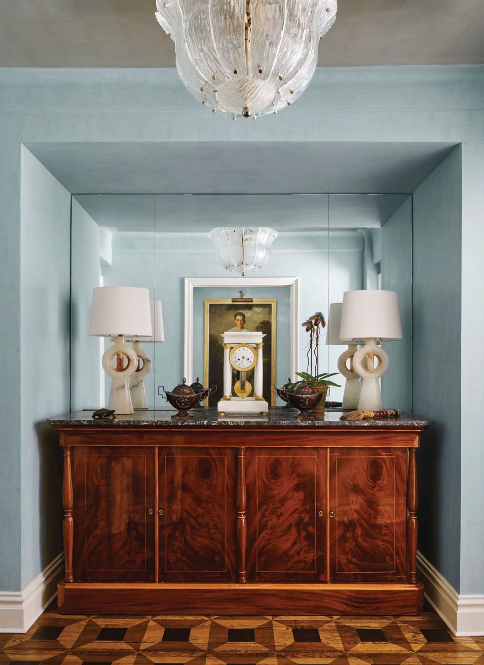 Jewel tones evoke a deco spirit throughout the space. PHOTOGRAPHED BY ANNIE SCHLECTER
