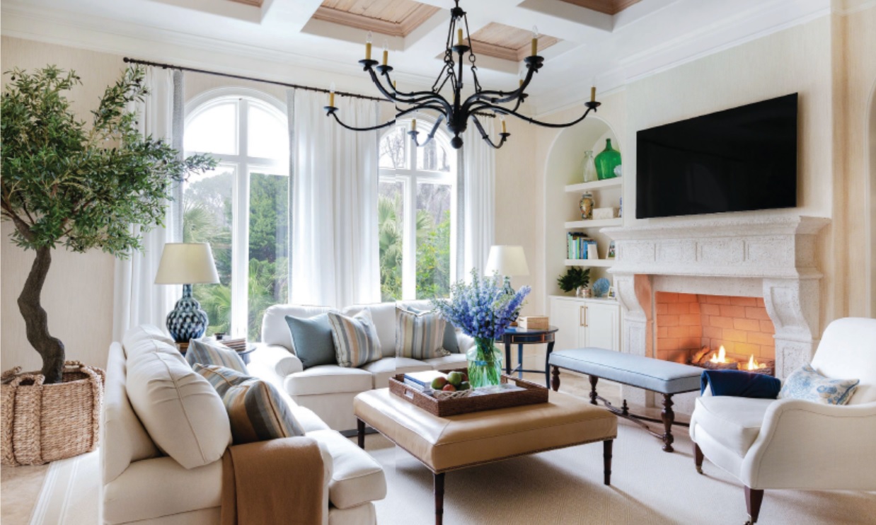 Craig & Company decked out this multi-generational retreat in the South Carolina Lowcountry with a chandelier by Ralph Lauren, ottoman by Bunny
Williams Home and lamp by Christopher Spitzmiller. PHOTO BY LESLEE MITCHELL