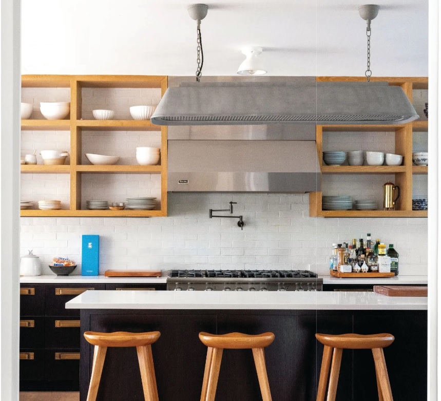 “I said, ‘If I see one more white kitchen, I’m going to have a breakdown because I see so many of them during my showings and at listings.’ We did the opposite and used black,” Katzen shares. PHOTOGRAPHED BY EVAN JOSEPH AND TIM WALTMAN