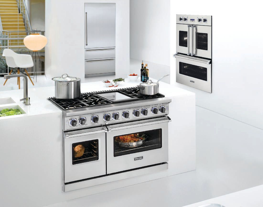 Viking’s state-of-the-art 7 Series range and French door built-in oven. PHOTO COURTESY OF BRANDS