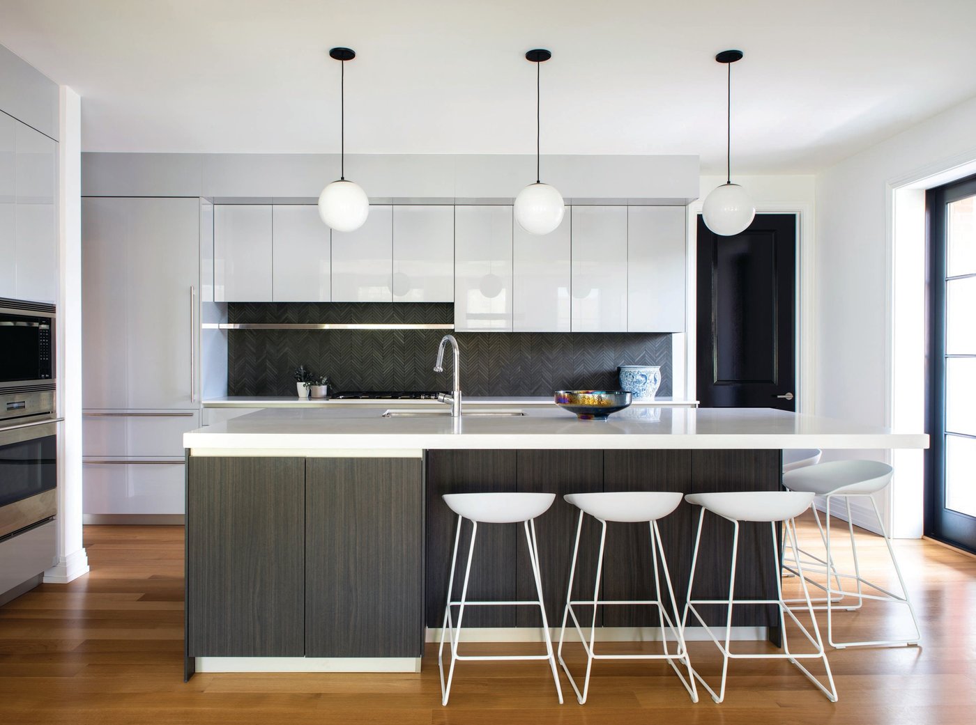 With sleek Snaidero cabinetry, quartz countertops by Stone Source and stools by Haze, the kitchen is a showstopper. PHOTOGRAPHED BY ANDREW MILLER