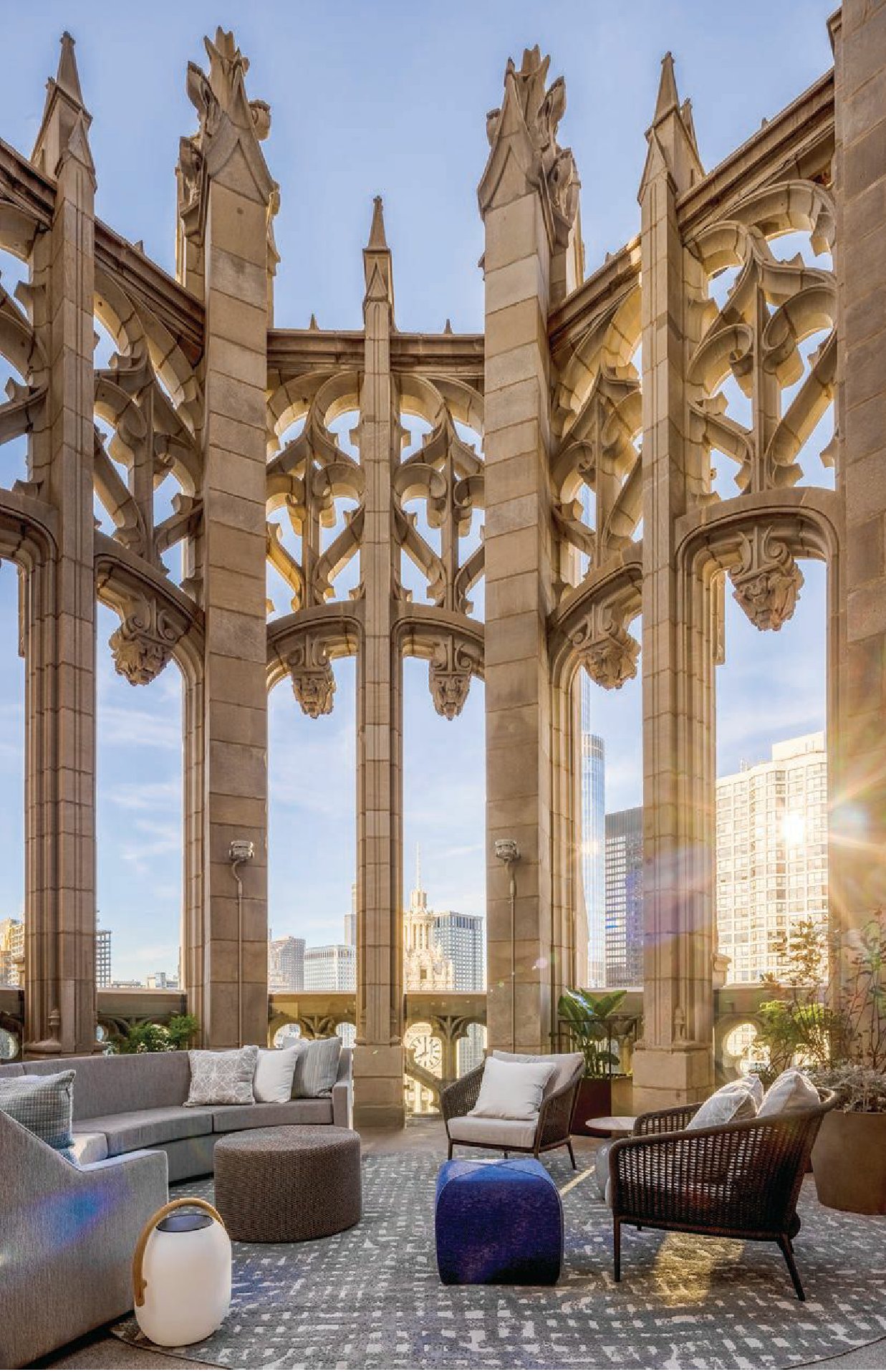 exclusive to residents, the 25th-floor crown beckons with inviting seating
areas, outdoor terrace grilling, a fire pit and stunning city views. PHOTO COURTESY OF TRIBUNE TOWER RESIDENCES