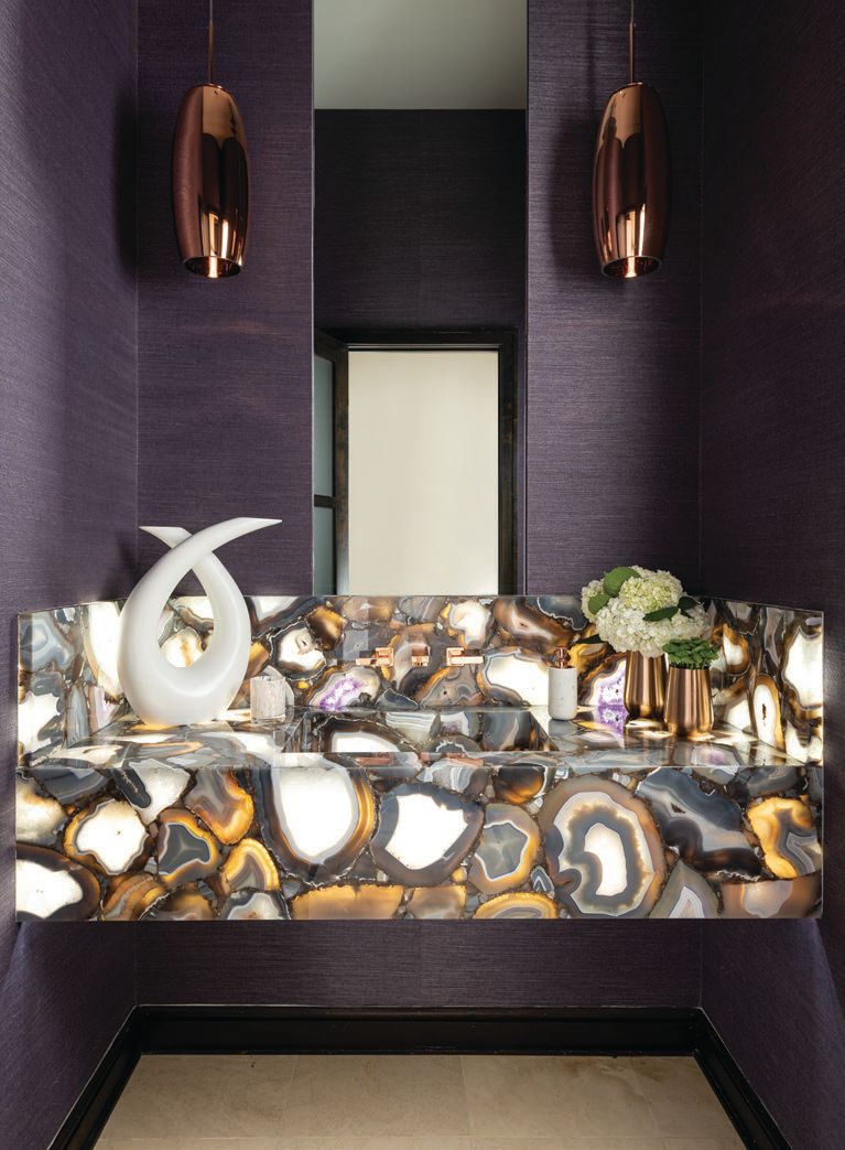 This powder bath offers the perfect wow factor with a stunning agate piece. JEAN LIU PHOTO BY STEPHEN KARLISCH
