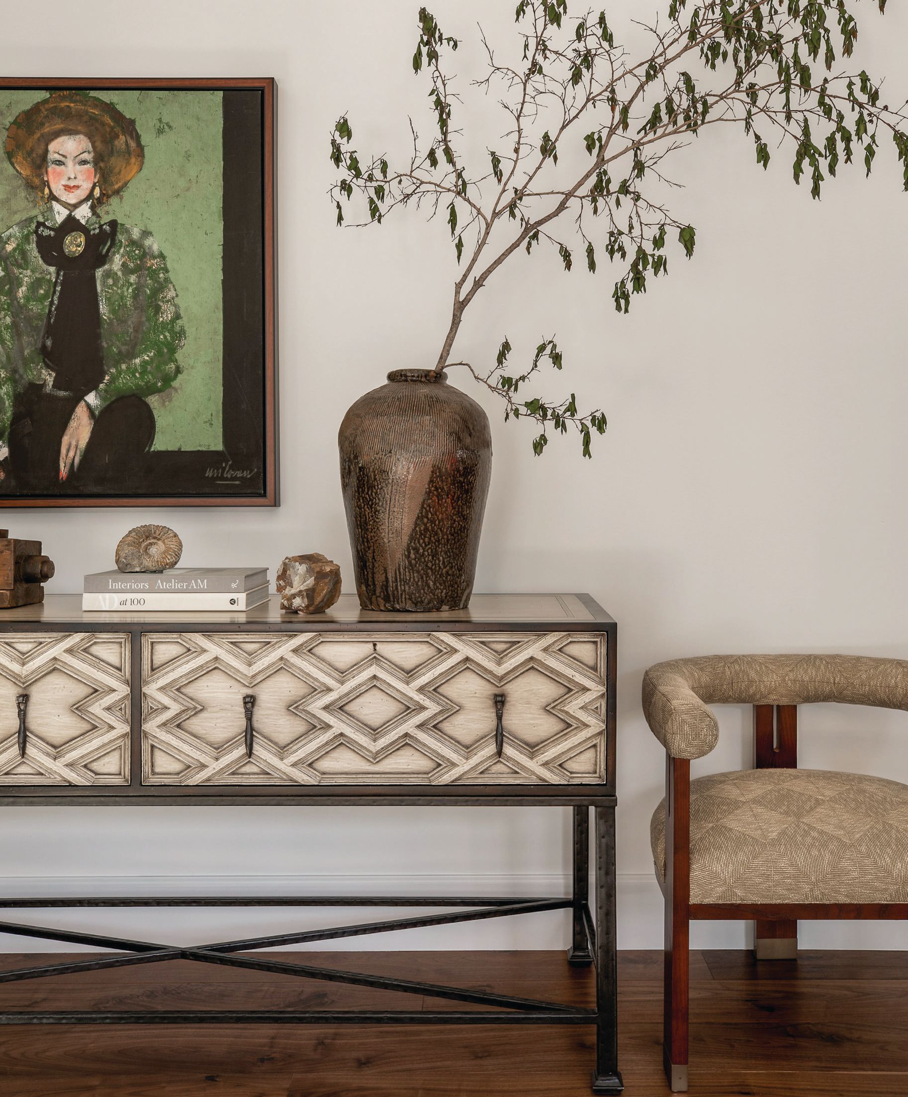 An Alfonso Marina console table adds interest to the entryway.  PHOTOGRAPHED BY SHADE DEGGES
