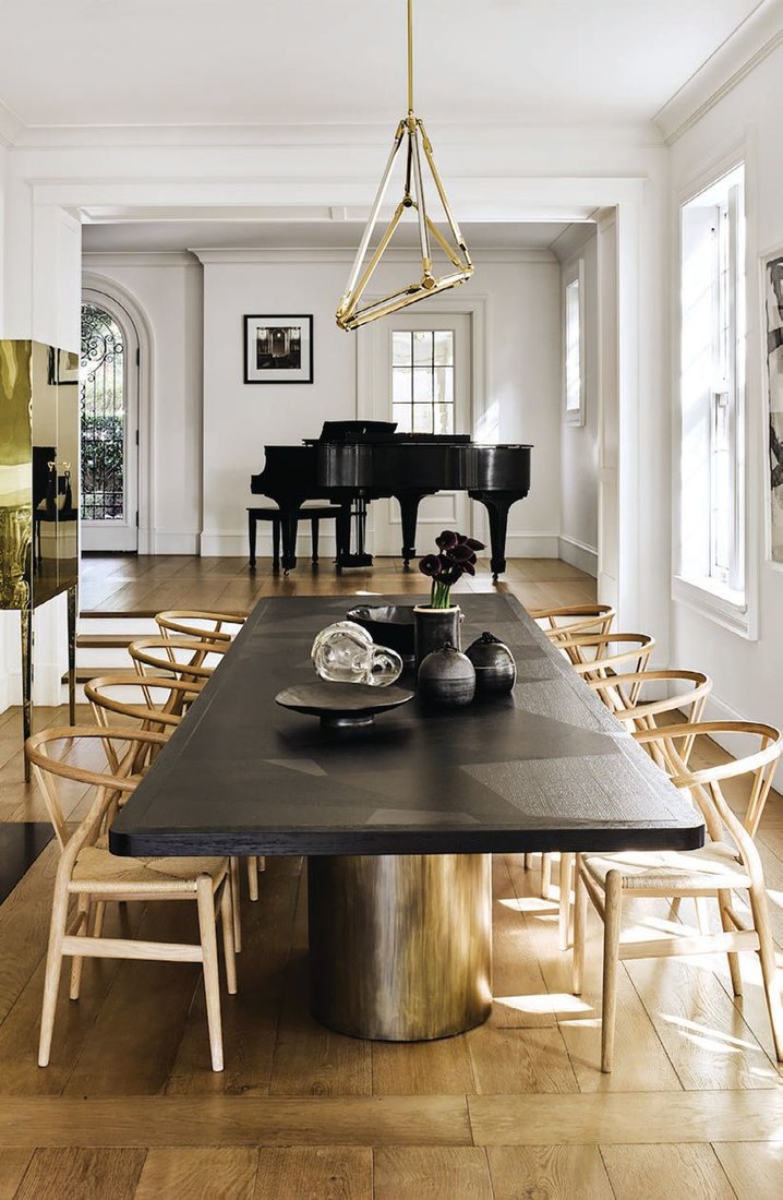 A dining room in San Francisco’s Russian Hill neighborhood stars a Bec Brittain pendant light, Hans Wegner chairs and a custom dining table by Hollis. INTERIORS PHOTO BY DOUGLAS FRIEDMAN